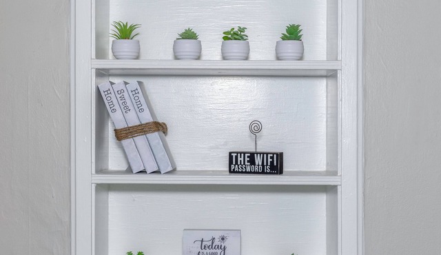 Cozy 1-Bedroom Retreat Near DePauw University & Downtown Greencastle!