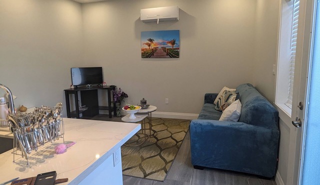 Cozy 1 Bedroom Retreat with Spacious Living Room Perfect for a Relaxing Getaway