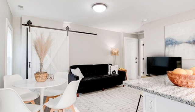 Cozy 1-Bedroom Retreat ~ New Remodel, Fast Wi-Fi