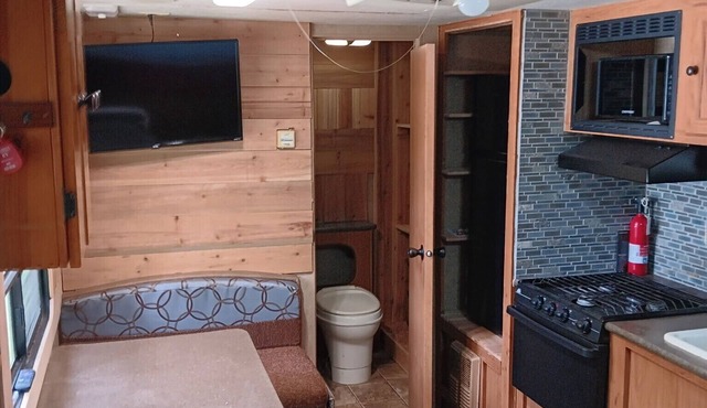 Cozy 1-bedroom RV near Toledo Bend, LA.