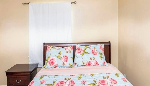 Cozy 1-bedroom Shared Bath Fully Furnished Room for Rent gorgeous Fayetteville