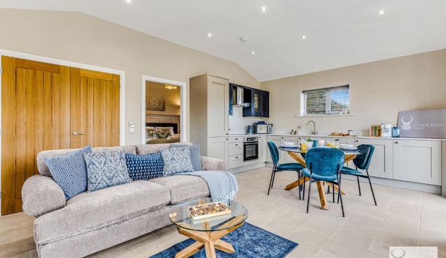 Cozy 1 Bedroom Slate Lodge Retreat