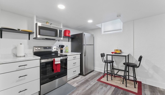 Cozy 1-bedroom studio in wonderful Kansas City close to KU Medical Center!