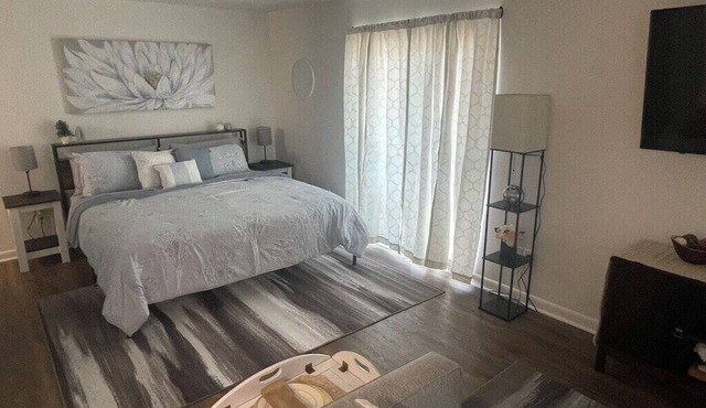Cozy 1-bedroom studio with AC in charming Huntsville