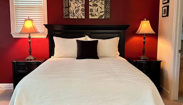 Cozy 1-bedroom studio above detached garage in serene Yountville