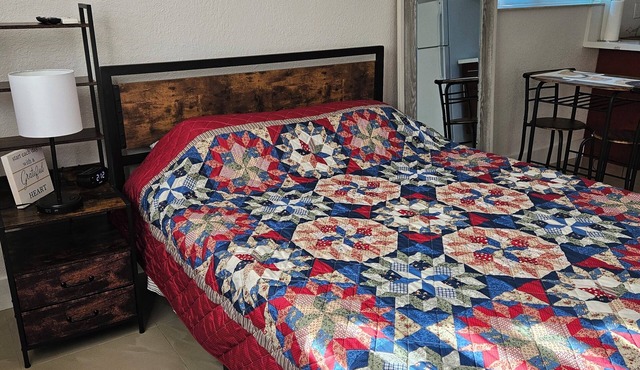 Cozy 1-bedroom studio in delightful Miramar with AC