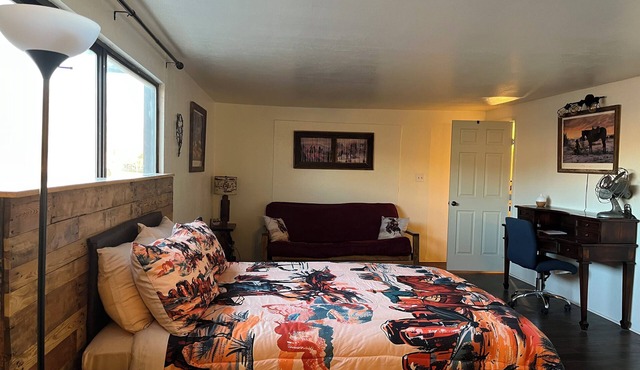 Cozy 1-bedroom studio in charming Grants perfect for your getaway