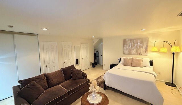 Cozy 1-bedroom studio in tranquil Laurel with AC