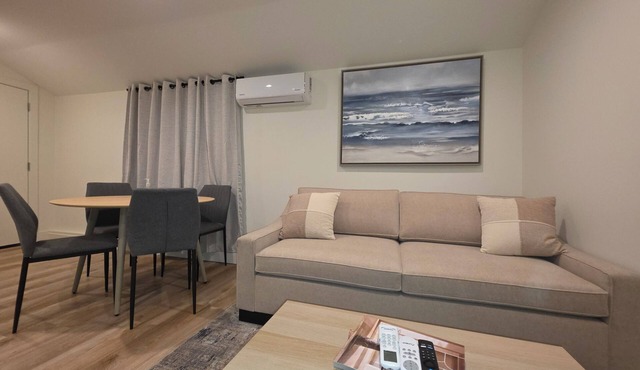 Cozy 1-bedroom studio in soothing Altadena with AC