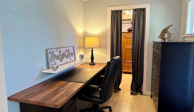 Cozy 1-bedroom suite on a small goat farm with full kitchen and living room