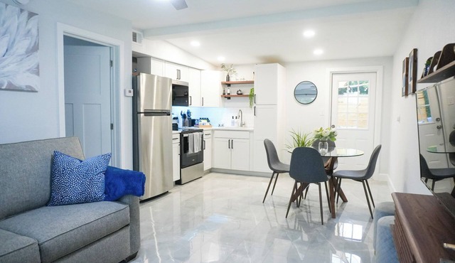 Cozy 1 bedroom suite-apartment.