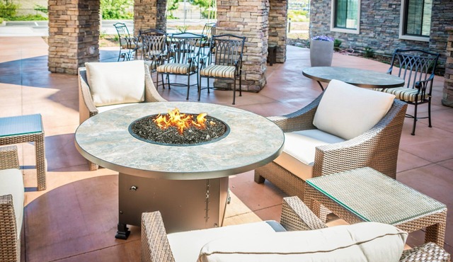 Cozy 1 Bedroom Suite | Complimentary Breakfast!