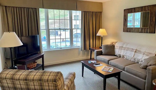 Cozy 1-bedroom Suite in Jiminy Peak Resort, with Wi-Fi, Pool, Fitness & More!