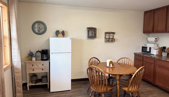 Cozy 1-bedroom suite in quaint Hartley with fireplace, coffee bar, outdoor area.