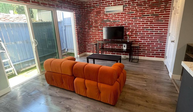 Cozy 1 Bedroom Tarantino Unit