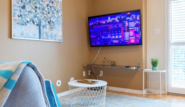 Cozy 1 Bedroom Townhouse