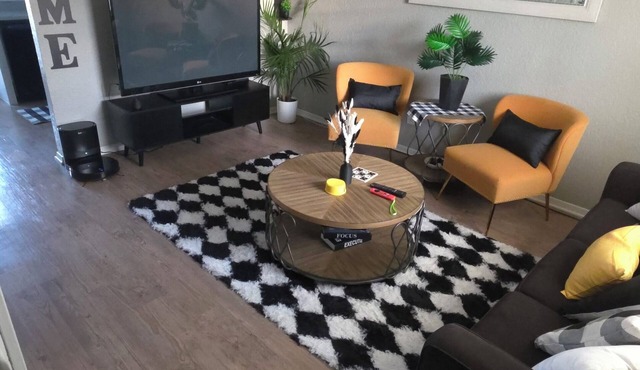 Cozy 1-bedroom townhome in charming Addison Sleeps 4