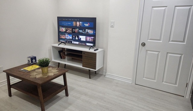 Cozy 1 bedroom unit - Well spaced & free parking.