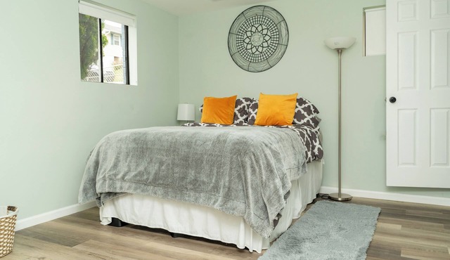 Cozy 1-bedroom apartment with WiFi, AC