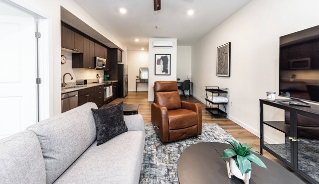 Cozy 1-bedroom apartment with AC, WiFi in welcoming west Colorado Springs