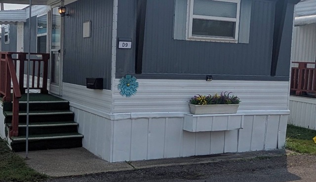 Cozy 1-bedroom mobile home in lovely Farmington Hills. Fun Tiny Home