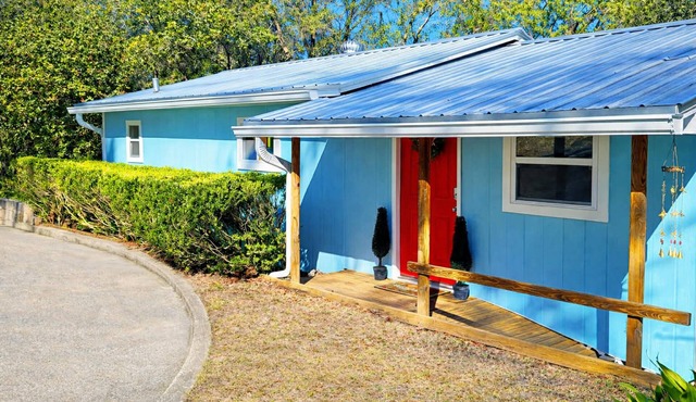 Cozy 1-bedroom lake front cabin in the quaint town of Keystone Heights, FL