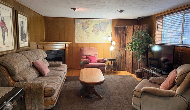 Cozy 1-bedroom apartment just 15 minutes from downtown Salt Lake City. No pets