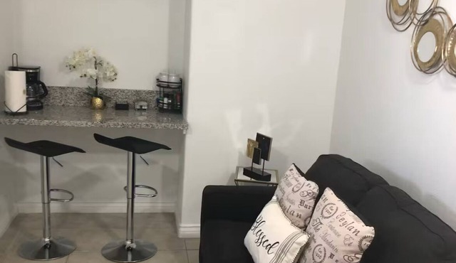 Cozy 1-bedroom w/WiFi, TV, Netflix, small kitchen, AC in exciting Las Vegas