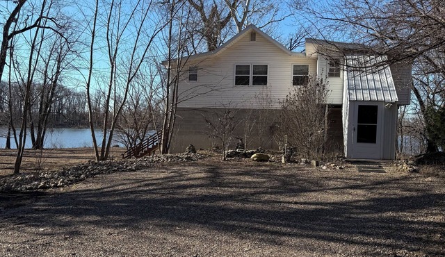 Cozy 1 bedroom waterfront cottage