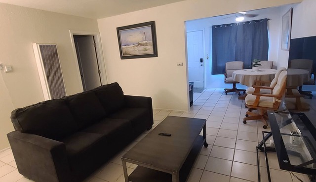 Cozy 1-bedroom with queen size bed, couch bed, full kitchen and full bathroom