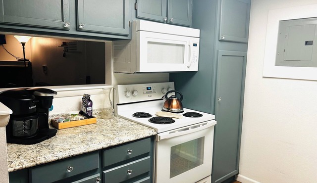 Cozy 1-bedroom with AC and WiFi in charming Aurora