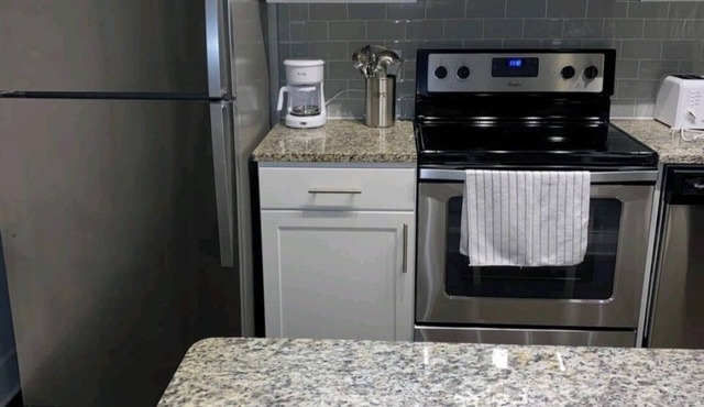 Cozy 1 bedroom with courtyard pool view