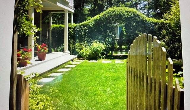 Cozy 1 bedroom with fenced in yard, porch and association lake beach access