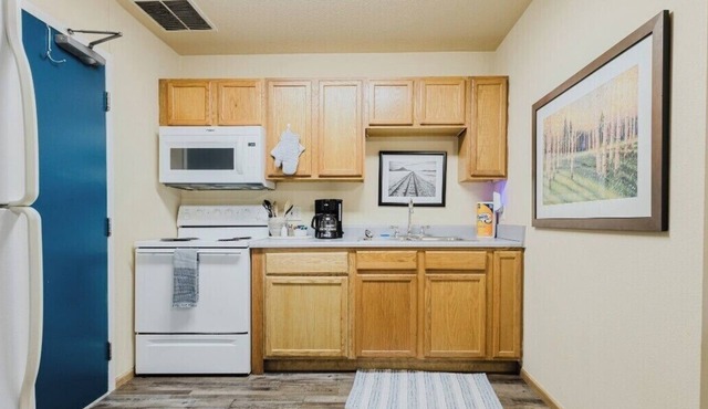 Cozy 1-bedroom with fitness room, WiFi in charming Omaha