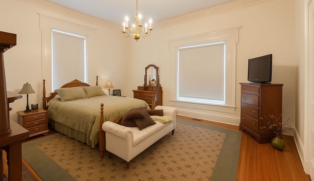 Cozy 1-bedroom with AC and WiFi in charming Shelbyville