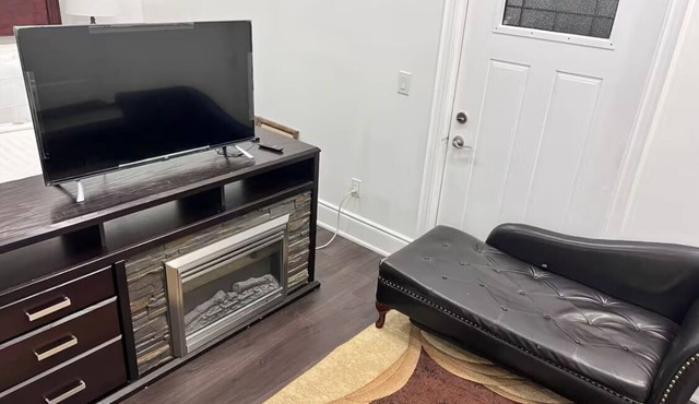 Cozy 1-bedroom with WiFi and AC in charming private location