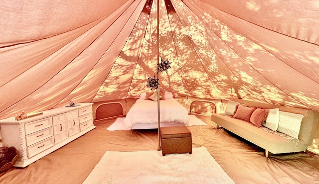 Cozy 1-bedroom Yurt Camping in Wilson