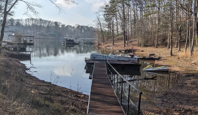Cozy 1 BR/1BA apartment steps from Lake Hartwell.