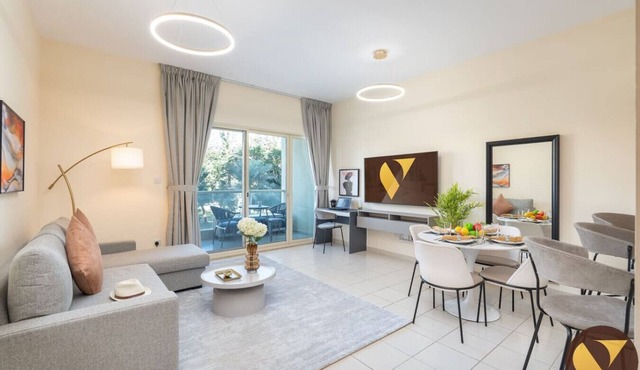 Cozy 1-BR Apartment in Al Dhafrah 2, The Greens