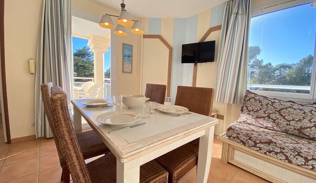 Cozy 1-BR Apartment with Balcony & Pools, 300m to Beach - La Baule