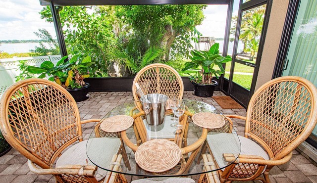 Cozy 1 BR Apt on Lake Howard with Lanai Patio, Dock & Kayaks