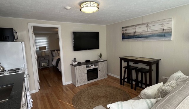 Cozy 1 BR Condo Steps From The Beach