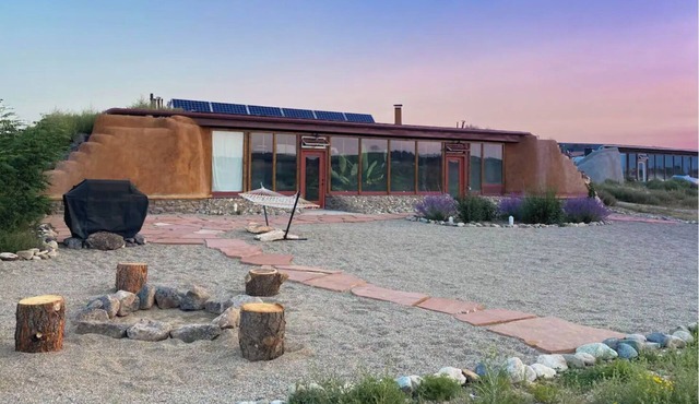 Cozy 1-Br Earthship with Loft