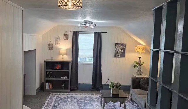 Cozy 1 BR townhouse near Lakes