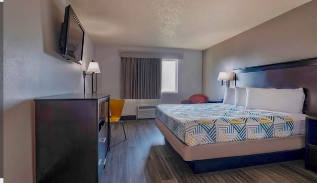 Cozy 1 King bedroom hotel in beautiful Stuart