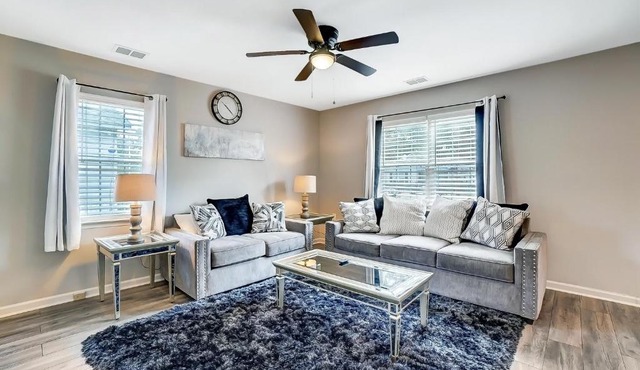 Cozy, 1-Level Cottage - 5 miles to Uptown CLT