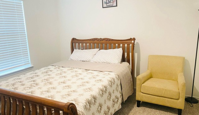 Cozy 1-private bedroom Spring, Texas with refreshing AC