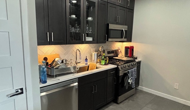 Cozy 1-private room in a shared condo with AC and WiFi in Yonkers