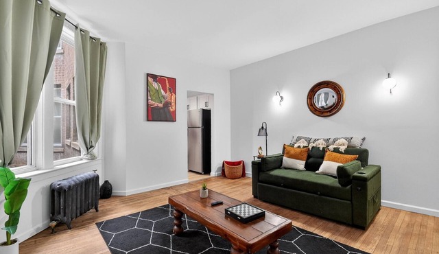 Cozy 1 Queen bed apartment and Sofa Queen bed in peaceful Downtown Detroit