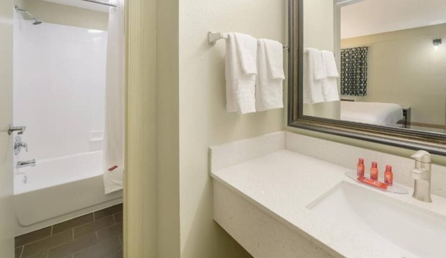 Cozy 1 - room hotel in charming Columbus and Ft. Moore with AC, WiFi